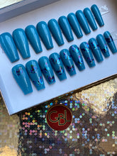 Load image into Gallery viewer, Press On Nails
